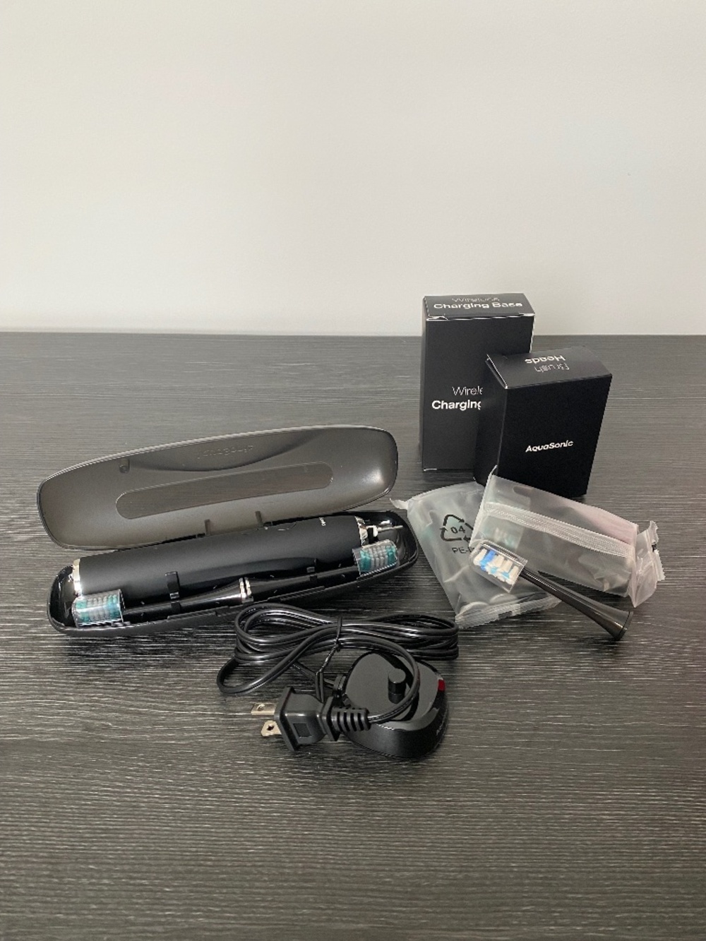 AquaSonic Black Series Electric Toothbrush Set New Open Box w/ UV Travel Case